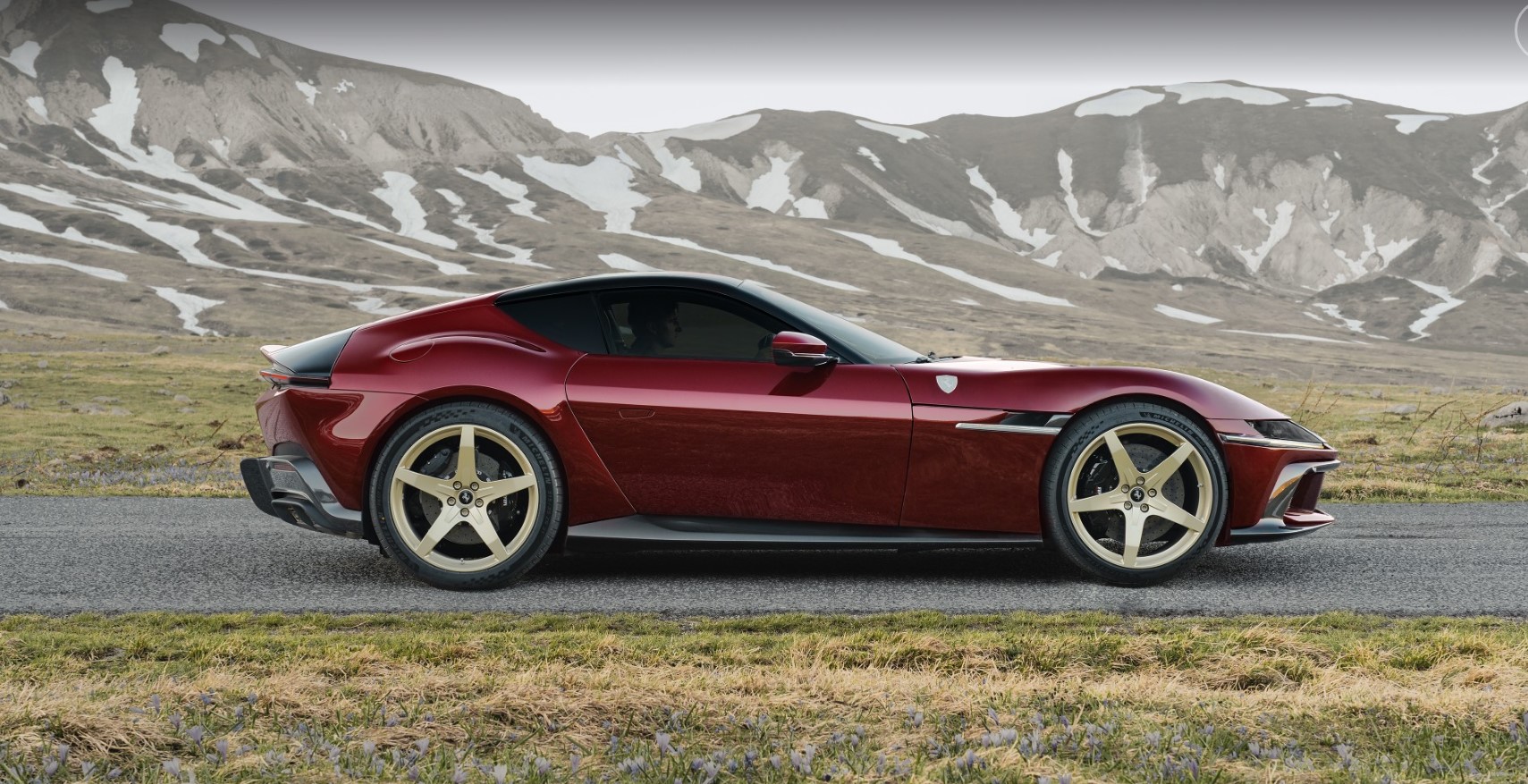 Ferrari, yeni V12 manuel şanzımanlı sınırlı üretim modeliyle gelenekçilere hitap