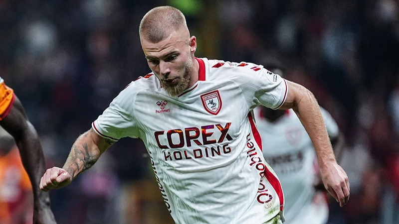 Samsunspor, takımdaki oyunculara gelen teklifleri ve yapılan görüşmeleri açıkladı.