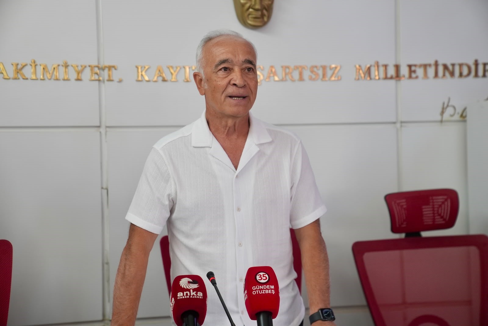 CHP'li Seferihisar Belediye Başkanı İsmail Yetişkin'in tutuklanıp görevinden uzaklaştırılmasının ardından