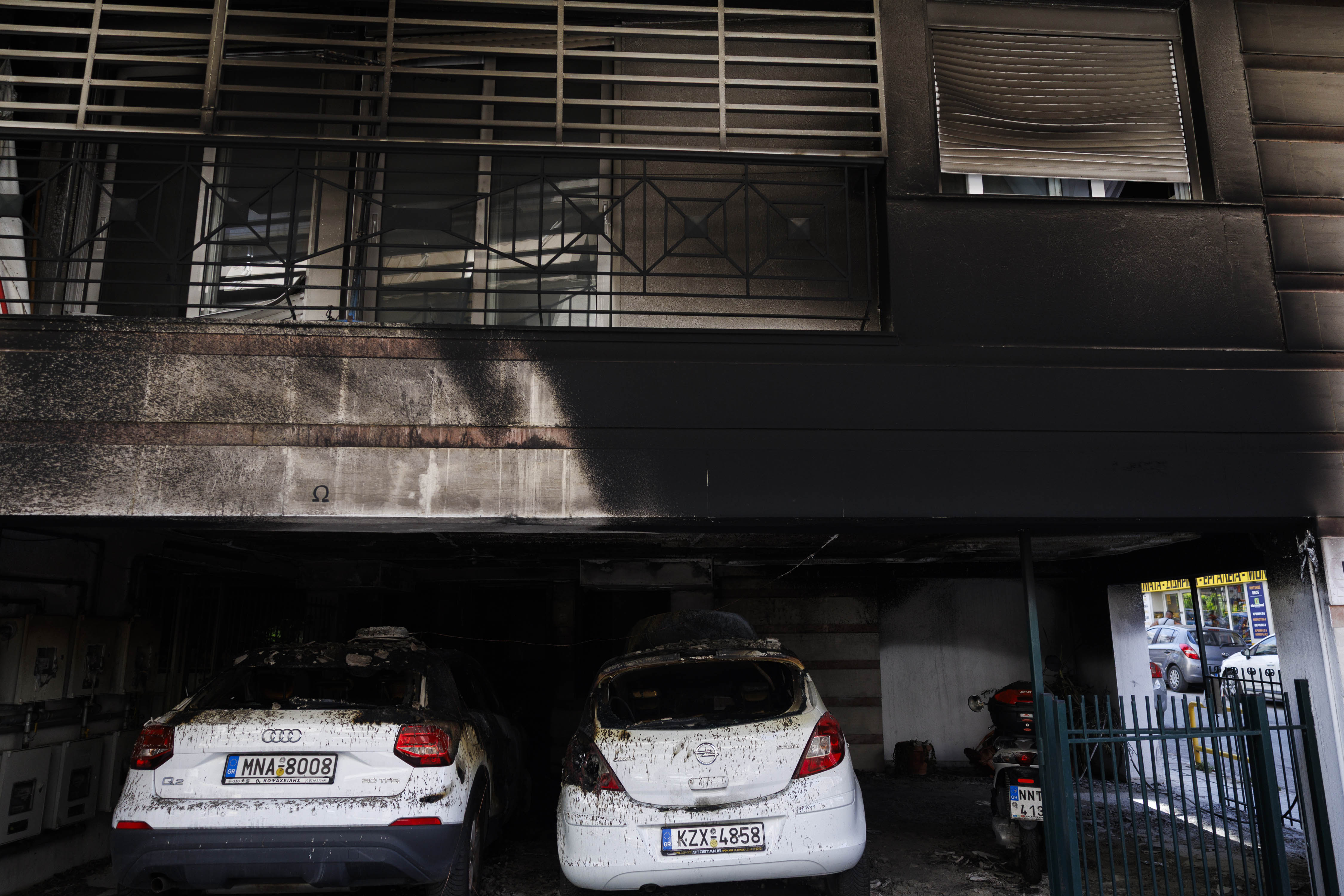 Yunanistan'da iktidar partisi  yöneticisi Afroditi Nestora'nın yaşadığı apartmana patlayıcı