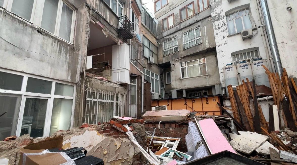 Şişli’de 6 katlı binanın 3’üncü katındaki duvar çöktü. Olayda ölen