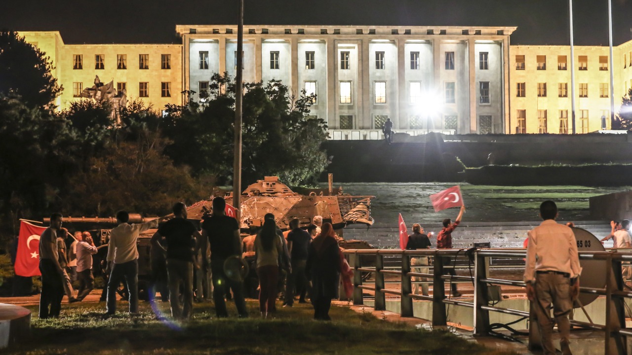 Siyasiler, 15 Temmuz 2016'da düzenlenen darbe girişiminin 10. yılında sosyal