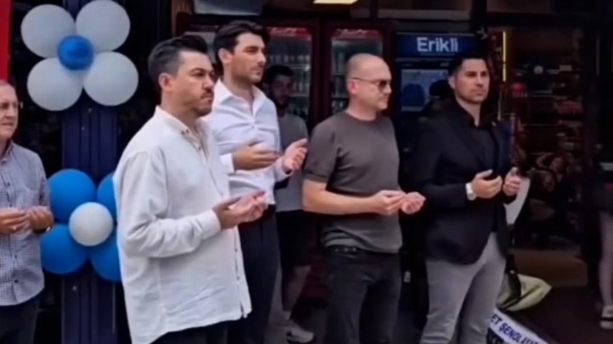 Çerkezköy ilçesinde alkol satışı yapılan bir tekel bayisinin açılış törenine