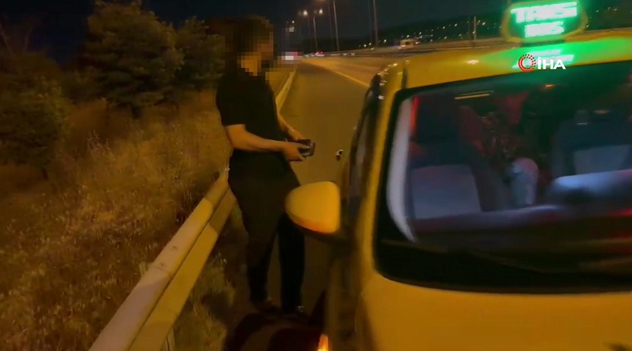 İstanbul’da polis ekipleri tarafından gerçekleştirilen operasyonda bir ticari taksi içerisinde