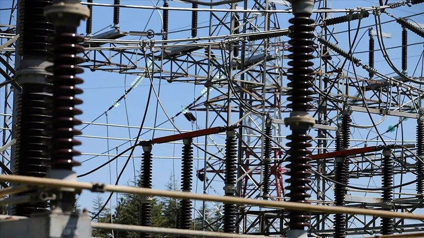 Türkiye'de dün elektrik üretimi, tüketimi geride bırakırken, en büyük pay