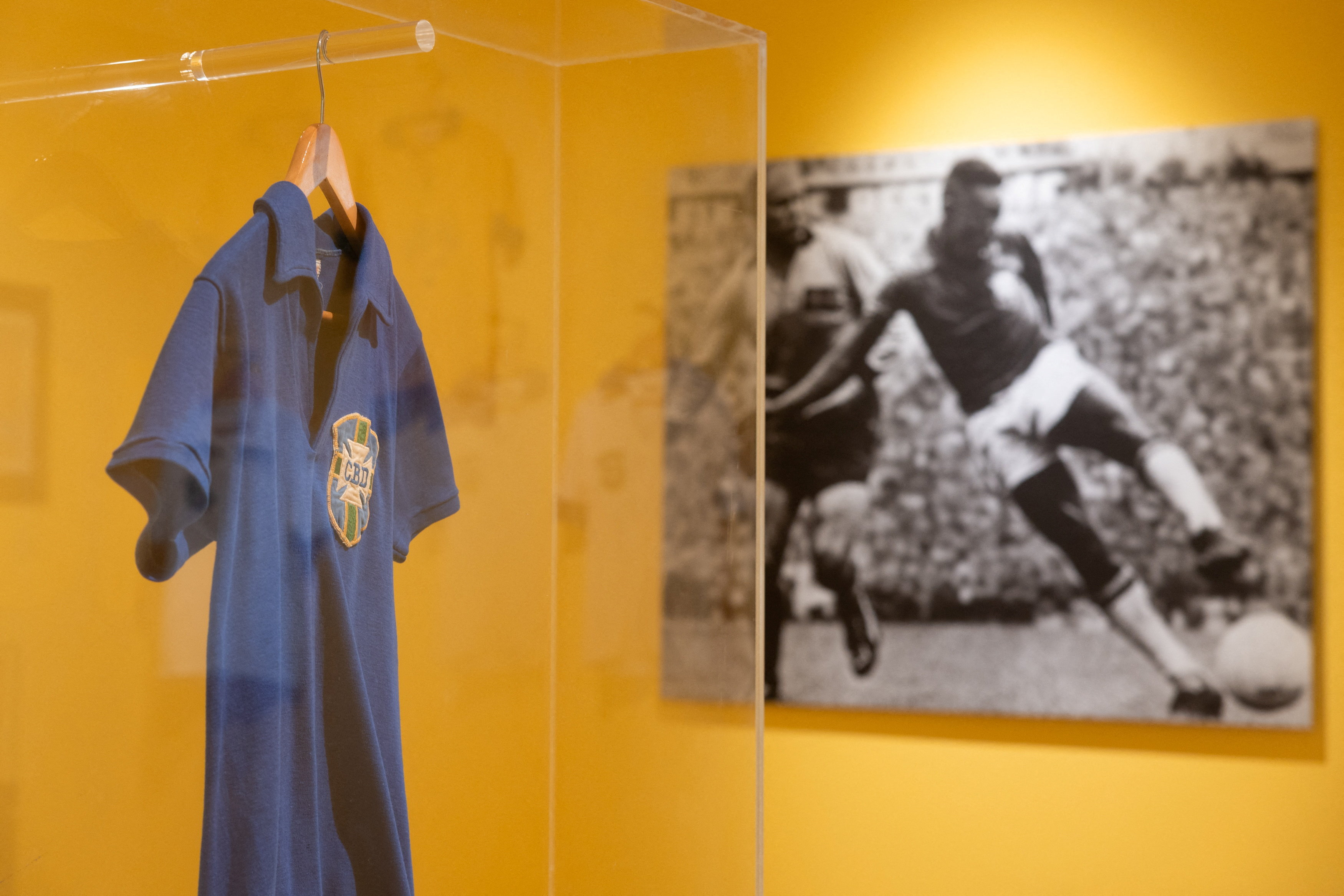 Pele'nin 1958 Dünya Kupası finalinde giydiği tarihi forma Sotheby's Müzayede