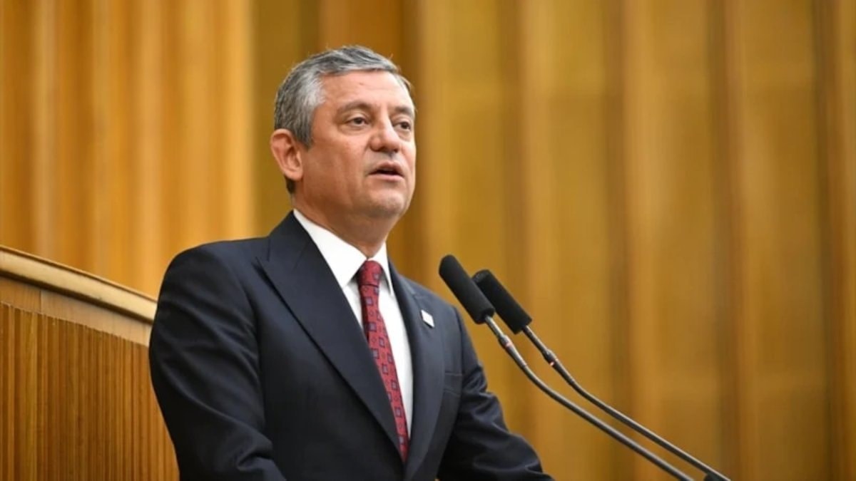 Özgür Özel ve destekçileri, yeni parti ile ilgili yol haritasını