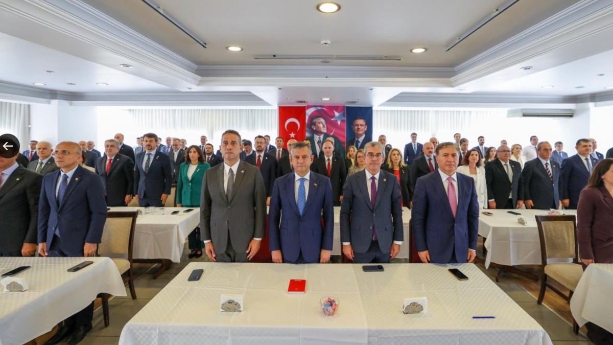 Özgür Özel liderliğinde kurulan Yeni Parti'nin MYK üyeleri belli oldu.