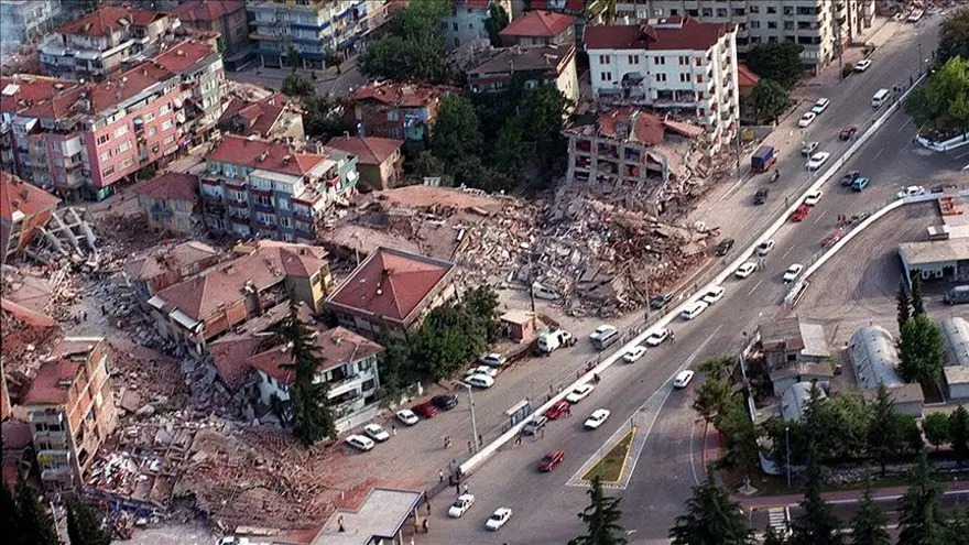 Bugün, 17 Ağustos büyük Marmara depreminin yıldönümü. 27 yıl önce
