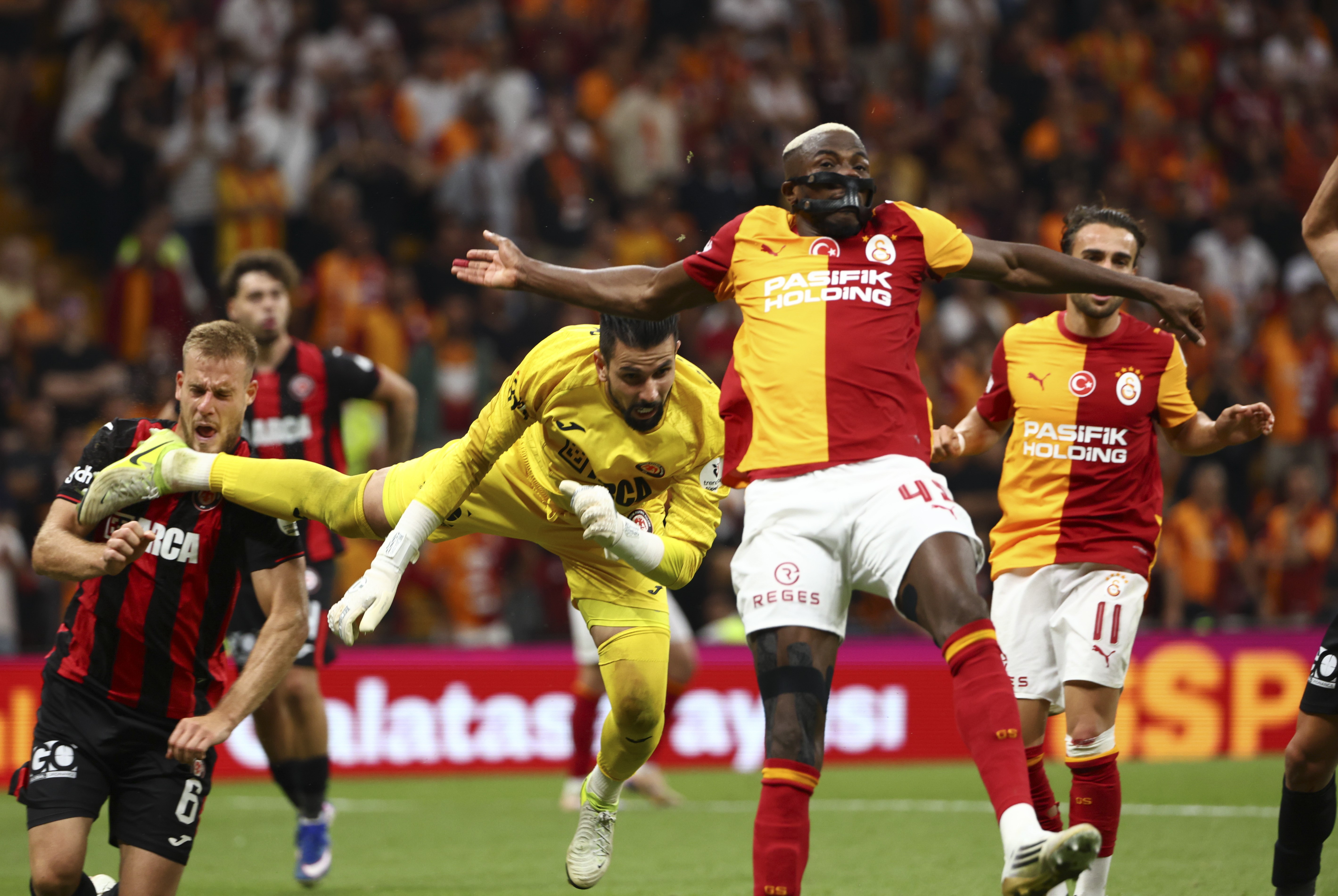 Galatasaray'ın Çorum FK ile 2-2 berabere kaldığı maçta konuk ekibin