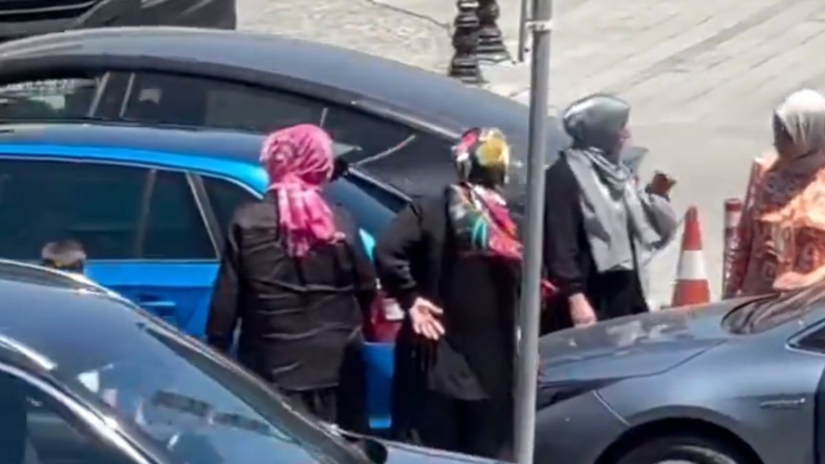 Sürücülerinin kadın olduğu 3 otomobil zincirleme kazaya karıştı. Kazanın ardından