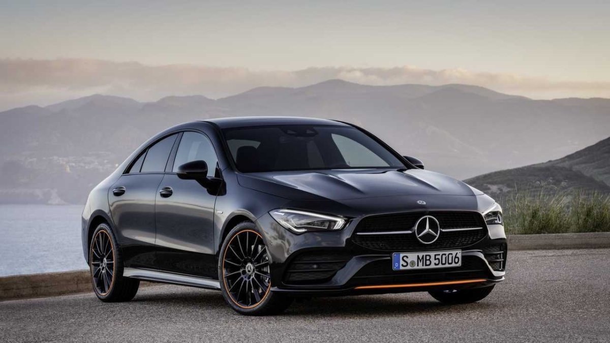 Mercedes-Benz, kapı kilidi sistemindeki arıza nedeniyle, araçların kendi kendine hareket