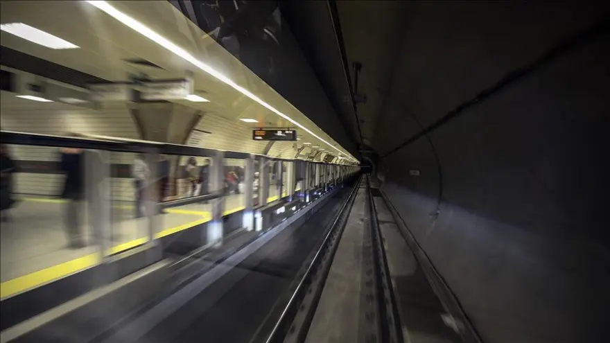 M7 Metro Hattı'nda yeraltı sularının yarattığı çökmenin onarımı için çalışmalar
