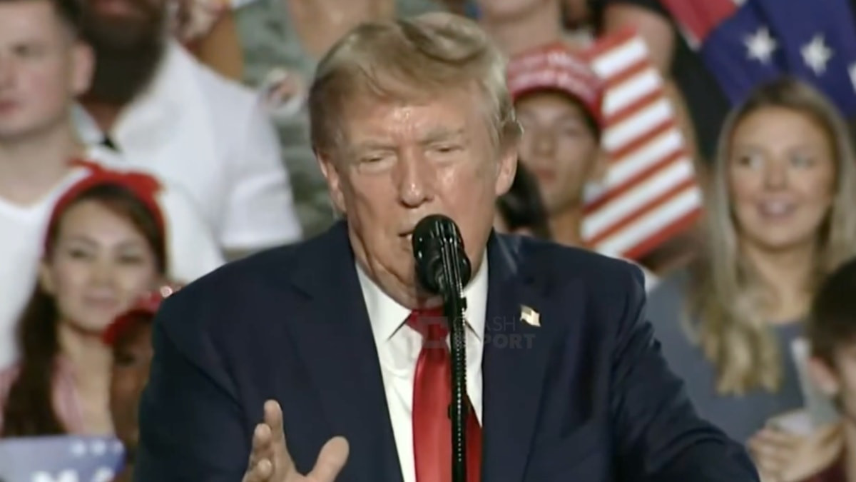 Güney Carolina'da miting düzenleyen ABD Başkanı Donald Trump, komünistleri 'mutsuz'