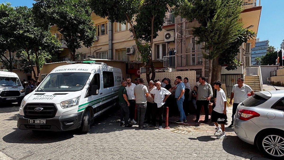 Çukurova ilçesinde Samet Aksoy, kebapçıya kalaşnikof ve tabanca ile düzenlenen