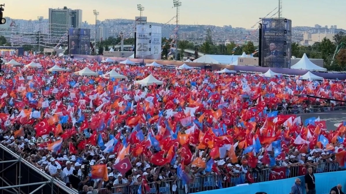 AK Parti, kuruluşunun 25. yılını Ankara'da düzenlenen programla kutluyor.. Tören
