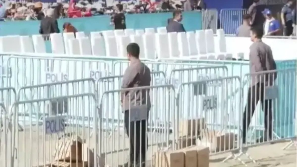 AK Parti’nin 25. kuruluş yıl dönümü dolayısıyla düzenlenen programda alışılmış