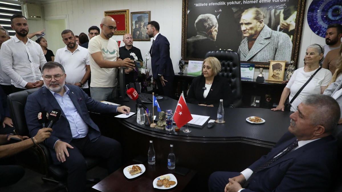 İlkay Çiçek'in yolsuzluktan tutuklanmasının ardından Menderes Belediyesi'nde yapılan seçimi kazanan