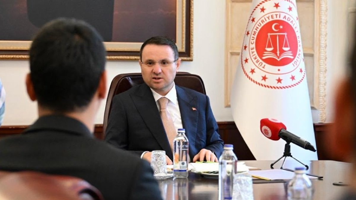 Trabzon Valiliği'ne yaptığı ziyaret kapsamında açıklamalarda bulunan Adalet Bakanı Akın