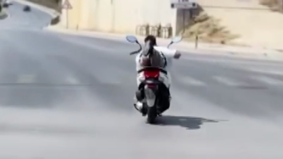 Alanya'da Oba Mahallesi Çevre Yolu'nda seyir halinde bulunan motosiklet sürücüsünün