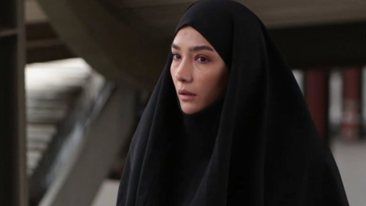 Yeni filmi için sete giren ünlü oyuncu Aybüke Pusat rolü