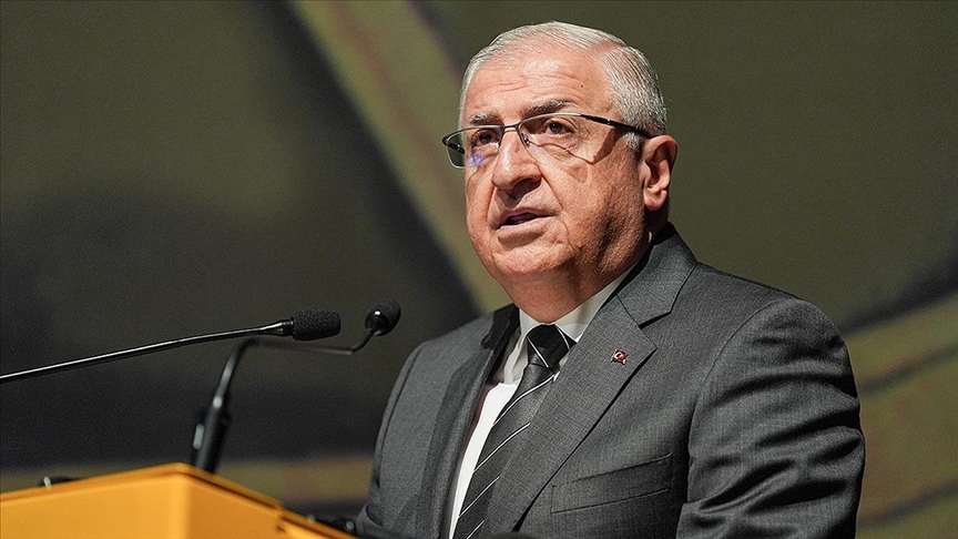 Milli Savunma Bakanı Yaşar Güler; Kıbrıs adasındaki gelişmelere ilişkin, Türk
