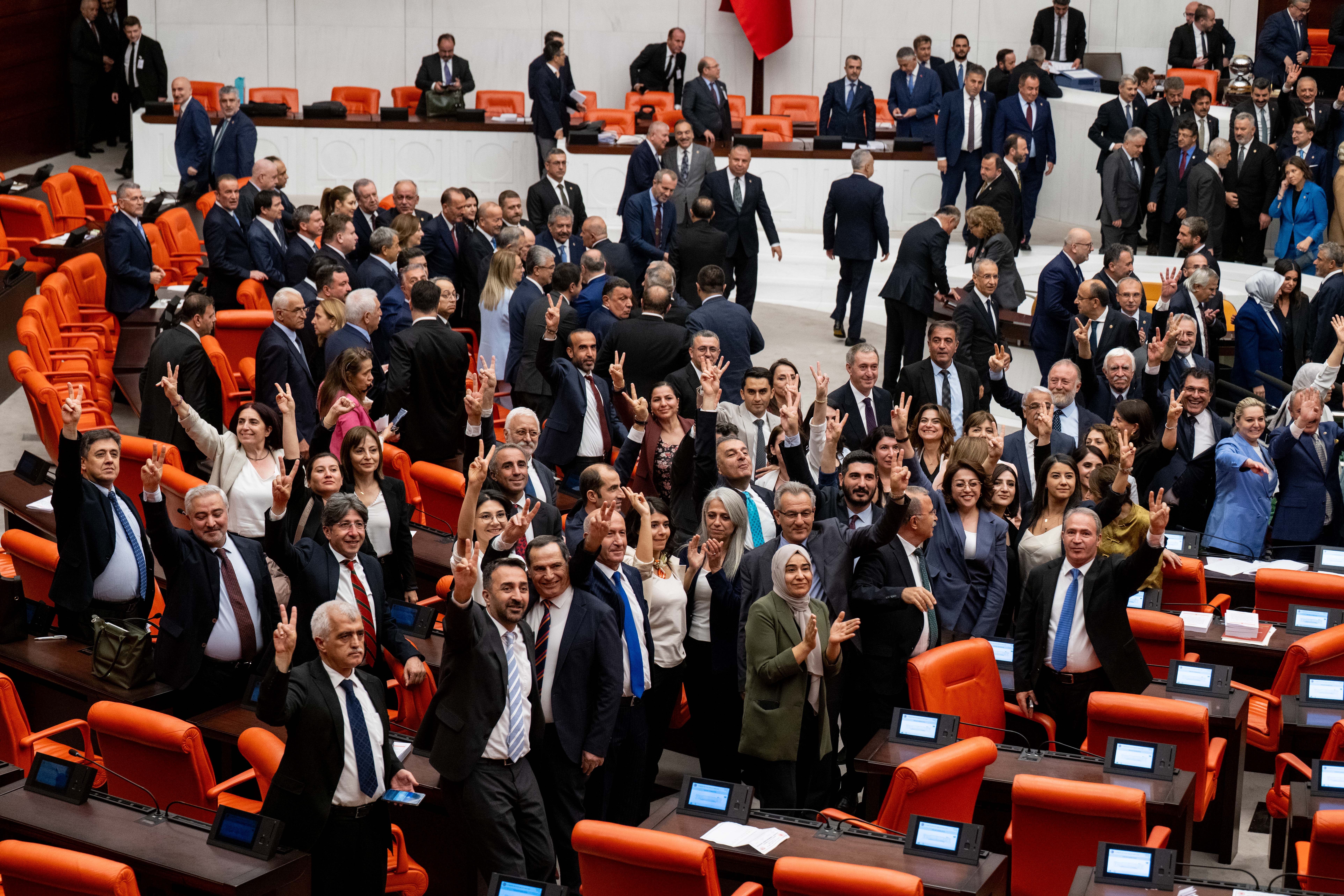 Terörsüz Türkiye sürecinin yasal zeminini oluşturacak çerçeve yasa, rekor oyla