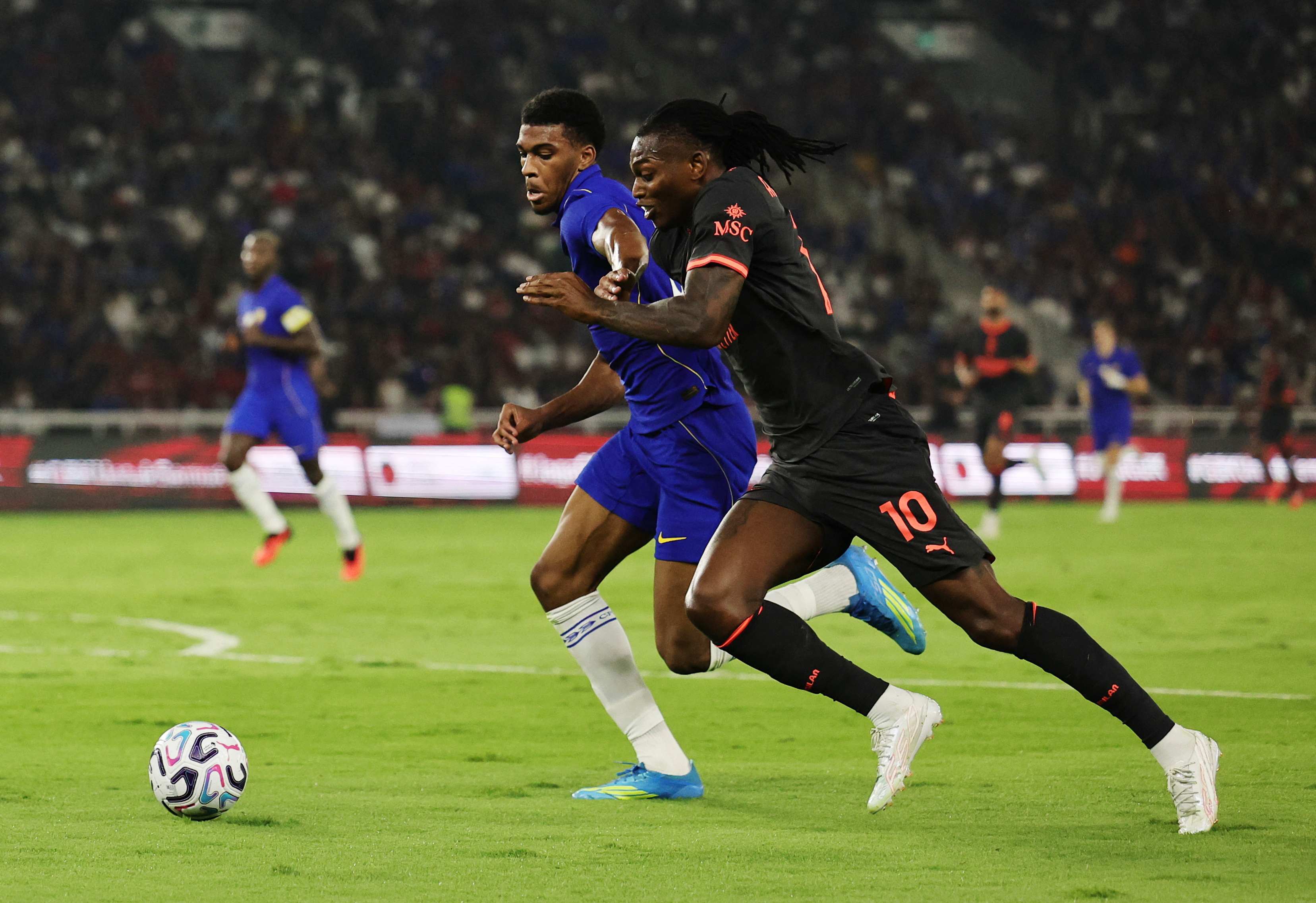 Avrupa futbolunda yeni sezon hazırlıkları sürerken Chelsea, özel maçta Milan'ı