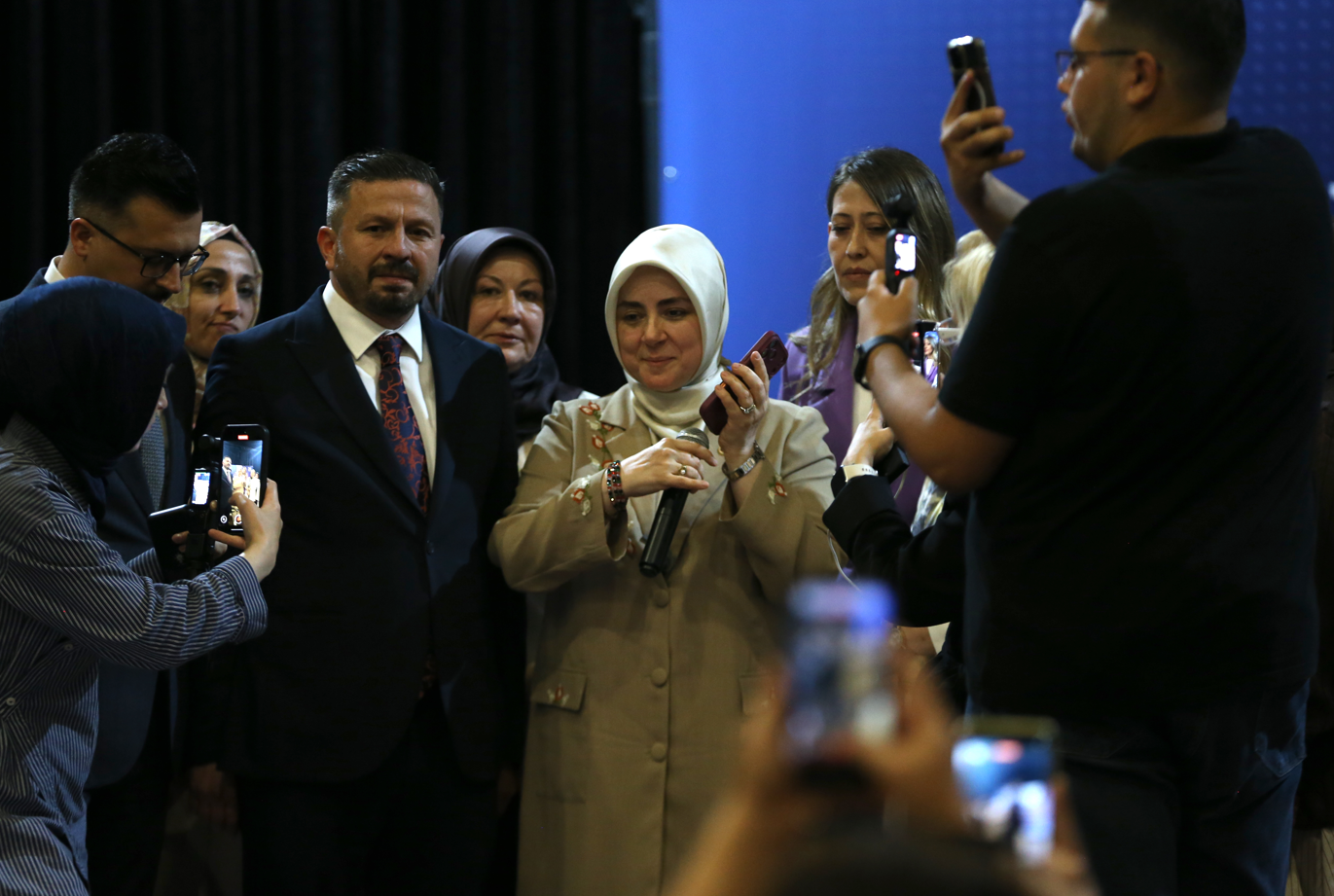 Cumhurbaşkanı Recep Tayyip Erdoğan, AK Parti Balıkesir Kadın Kolları Başkanlığı'nın