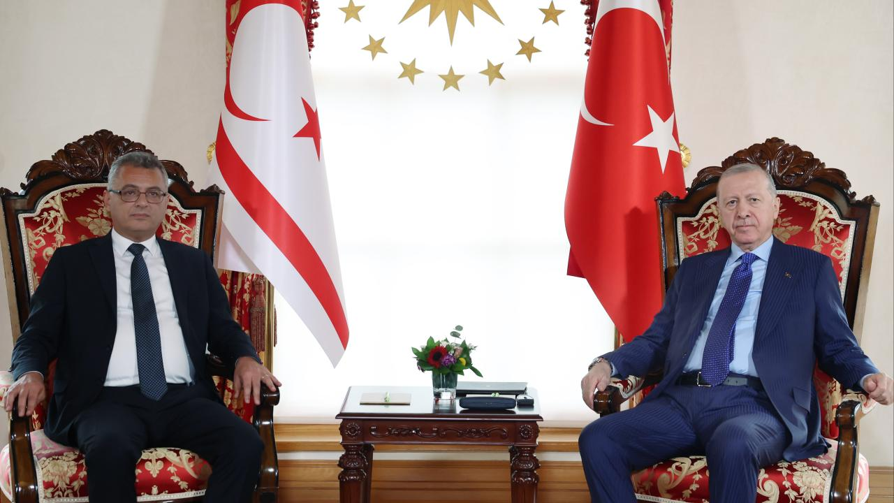 Cumhurbaşkanı Recep Tayyip Erdoğan, KKTC Cumhurbaşkanı Tufan Erhürman ve Başbakanı
