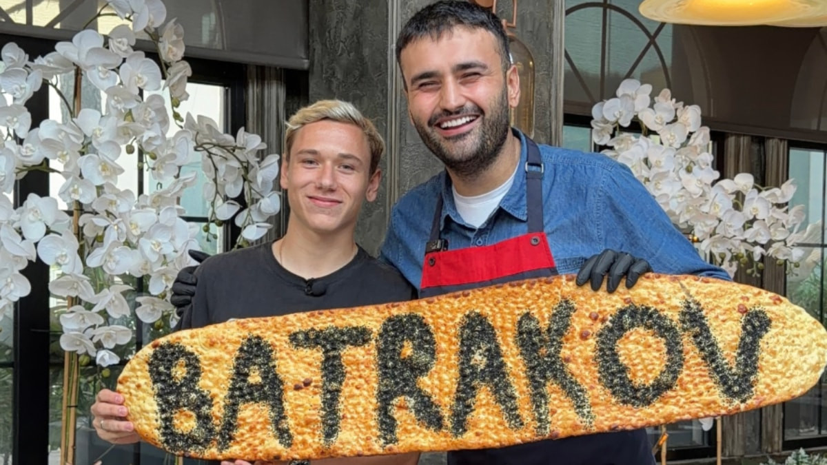 Galatasaray’ın yeni transferi Aleksey Batrakov, imzayı attıktan sonra soluğu Türkiye’nin