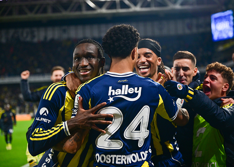 Fenerbahçe'ye geçen sezonun devre arasında katılan iki futbolcu takımdan ayrıldı