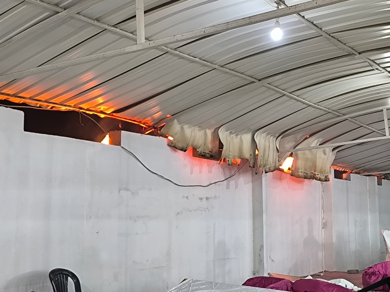 Hatay'da düğünde havaya atılan havai fişeklerden çıktığı düşünülen yangında otluk