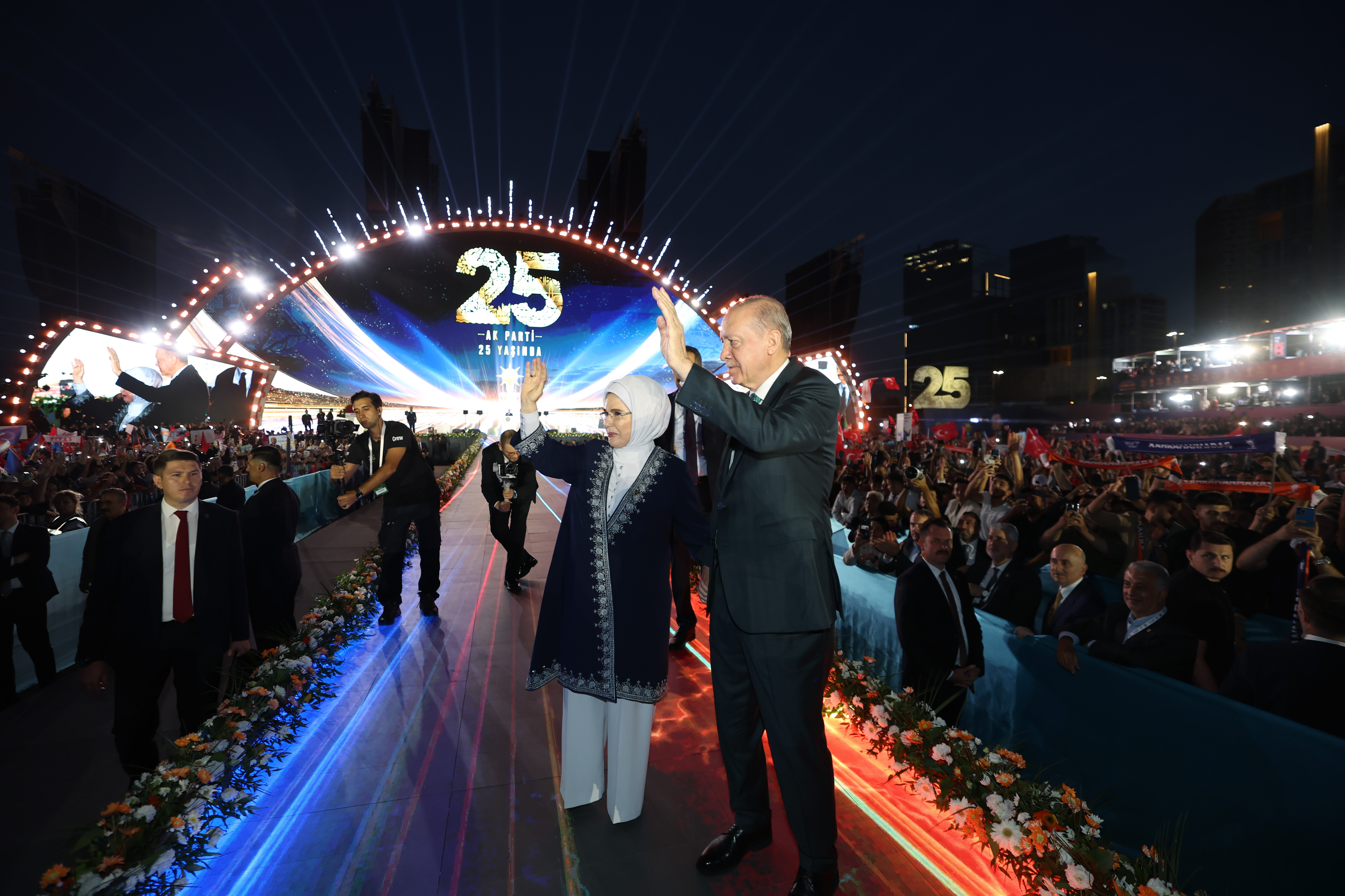 Emine Erdoğan, AK Parti'nin 25. yılına ilişkin paylaşım yaptı.