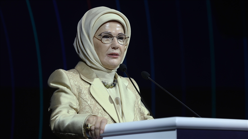 Emine Erdoğan, AK Parti'nin 25. yıl dönümüne ilişkin yaptığı paylaşımda