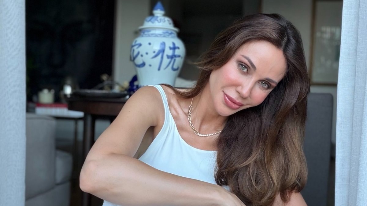 Yıllara meydan okuyan güzelliği ve fiziğiyle de kendine hayran bırakan