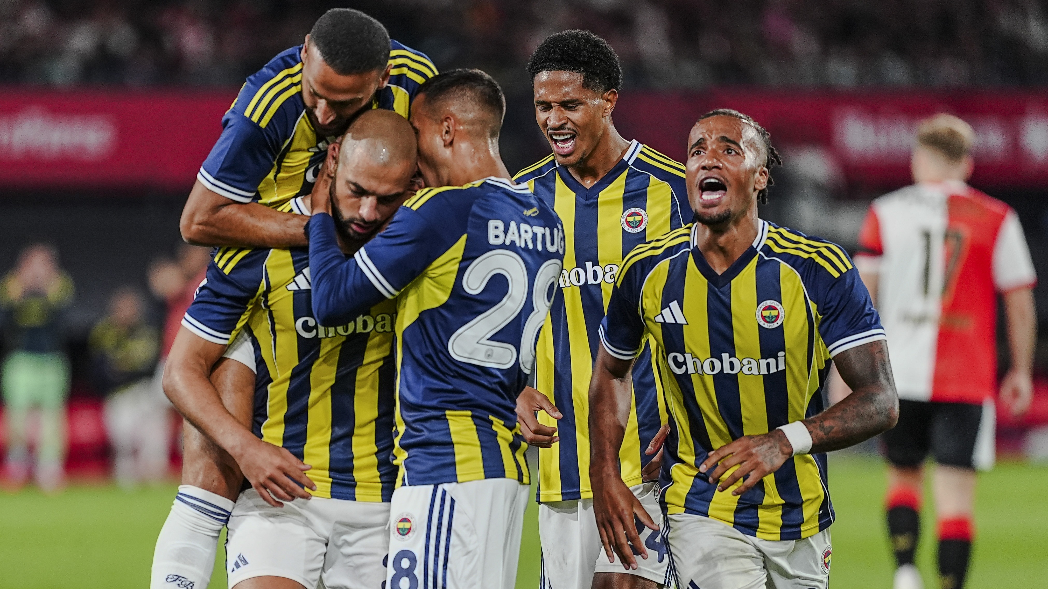 Transferin hareketli ekiplerinden Fenerbahçe'de bir ayrılık daha yaşandı.