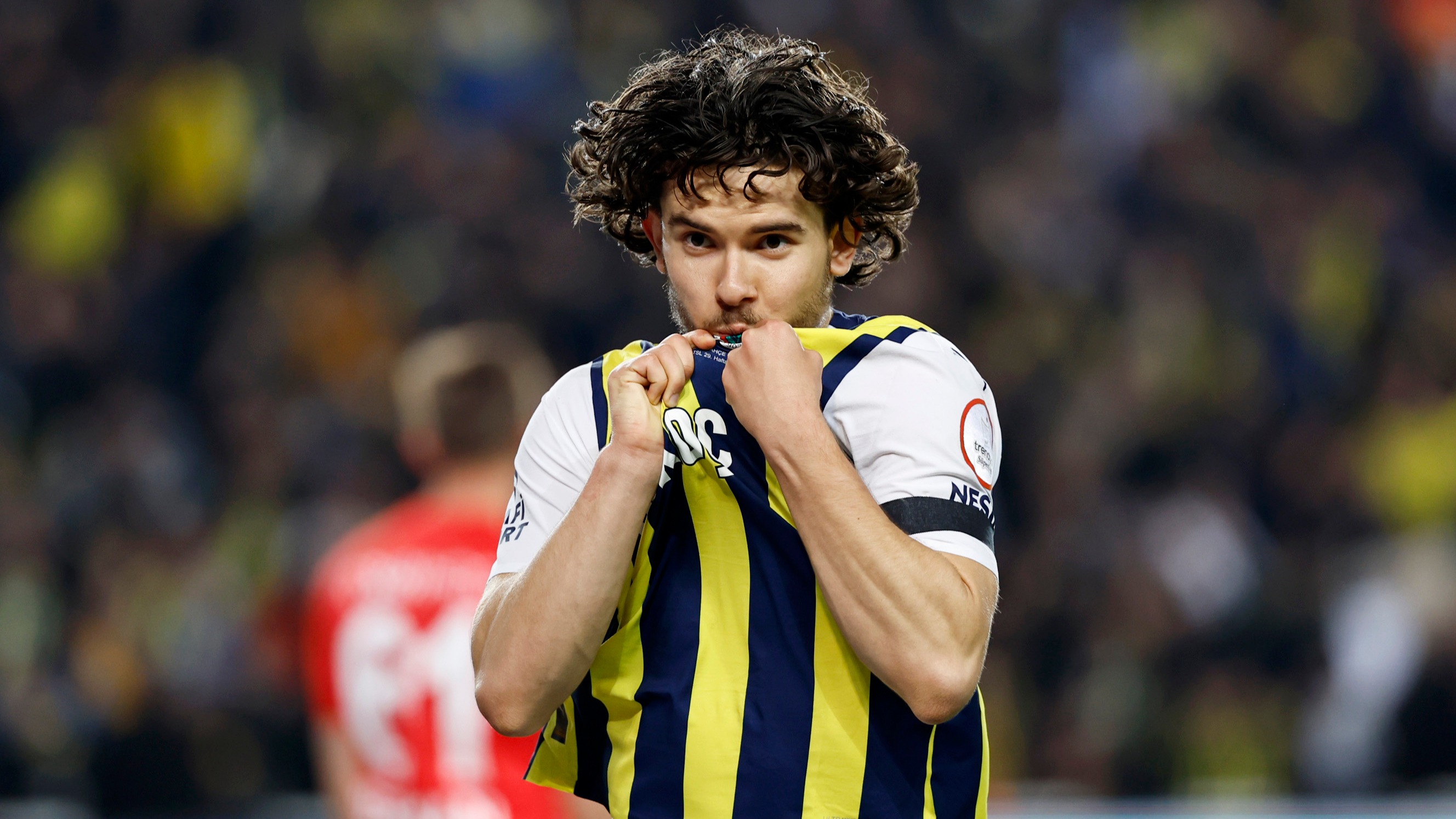 Transfer dönemindeki yeni takviyeleri merak edilen Fenerbahçe'den Ferdi Kadıoğlu açıklaması