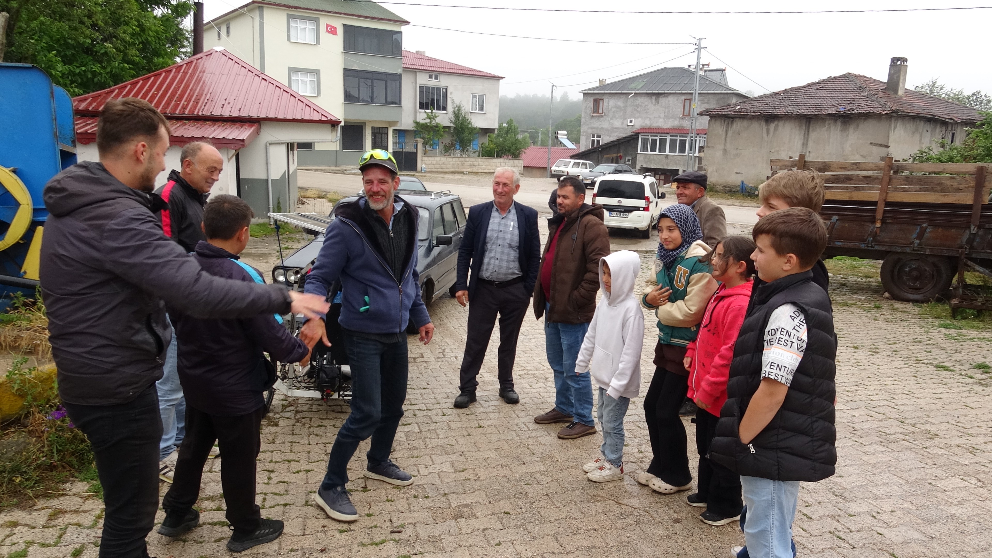 Fransız bisikletli gezgin Vincent Borsoi, yaklaşık 50 günde 5 bin