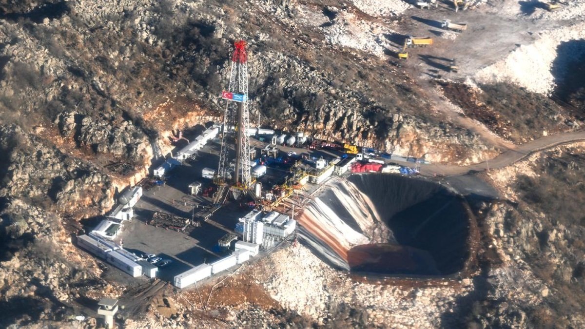 Enerji ve Tabii Kaynaklar Bakanı Alparslan Bayraktar sosyal medya hesabı