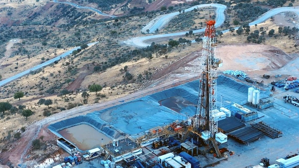 Şırnak'ın Gabar Dağında zorlu kış şartlarına rağmen devam eden petrol