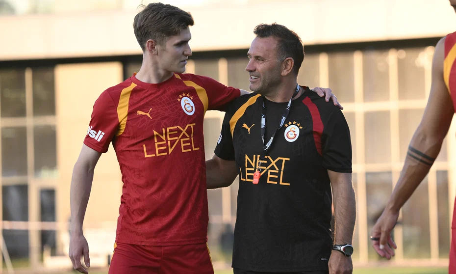 Yeni sezon yapılanmasına devam eden Galatasaray bir ayrılığı daha resmen