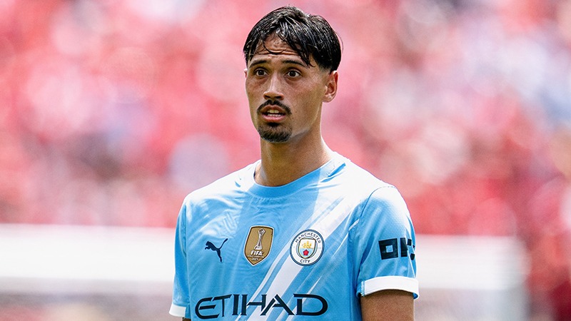 Transfer döneminde Galatasaray ile adı anılan yıldız futbolcu, Suudi Arabistan'a