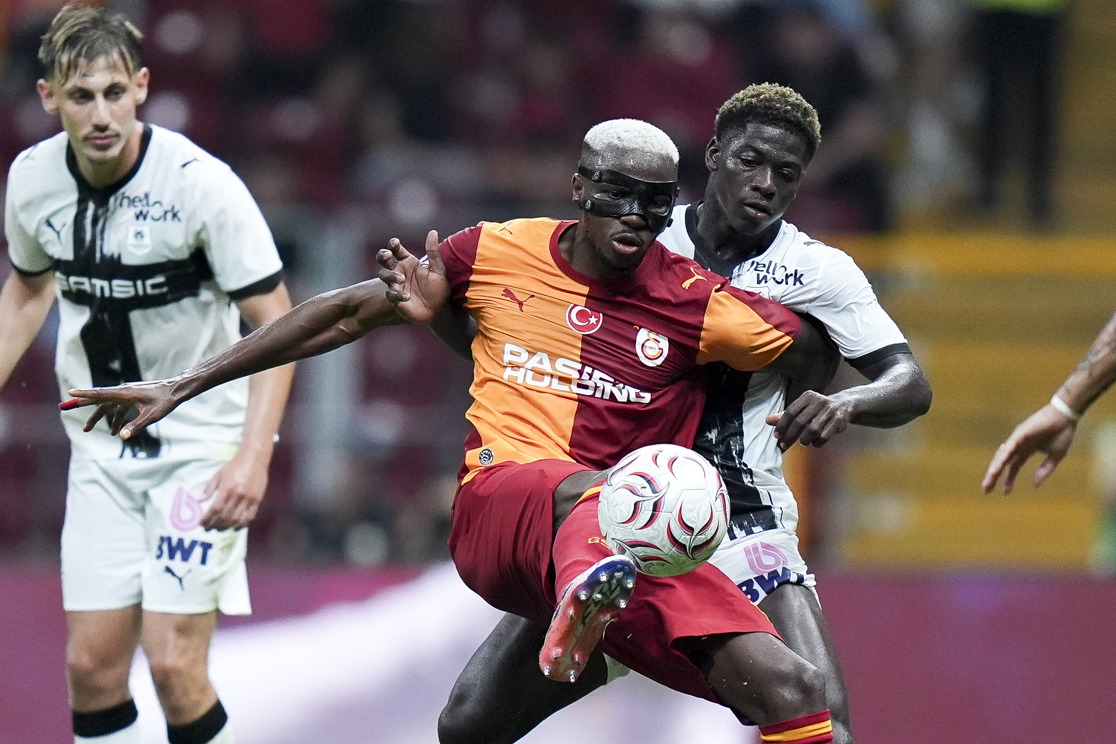 Galatasaray yeni sezon öncesinde sahasında İspanya'nın zorlu ekiplerinden Villarreal ile