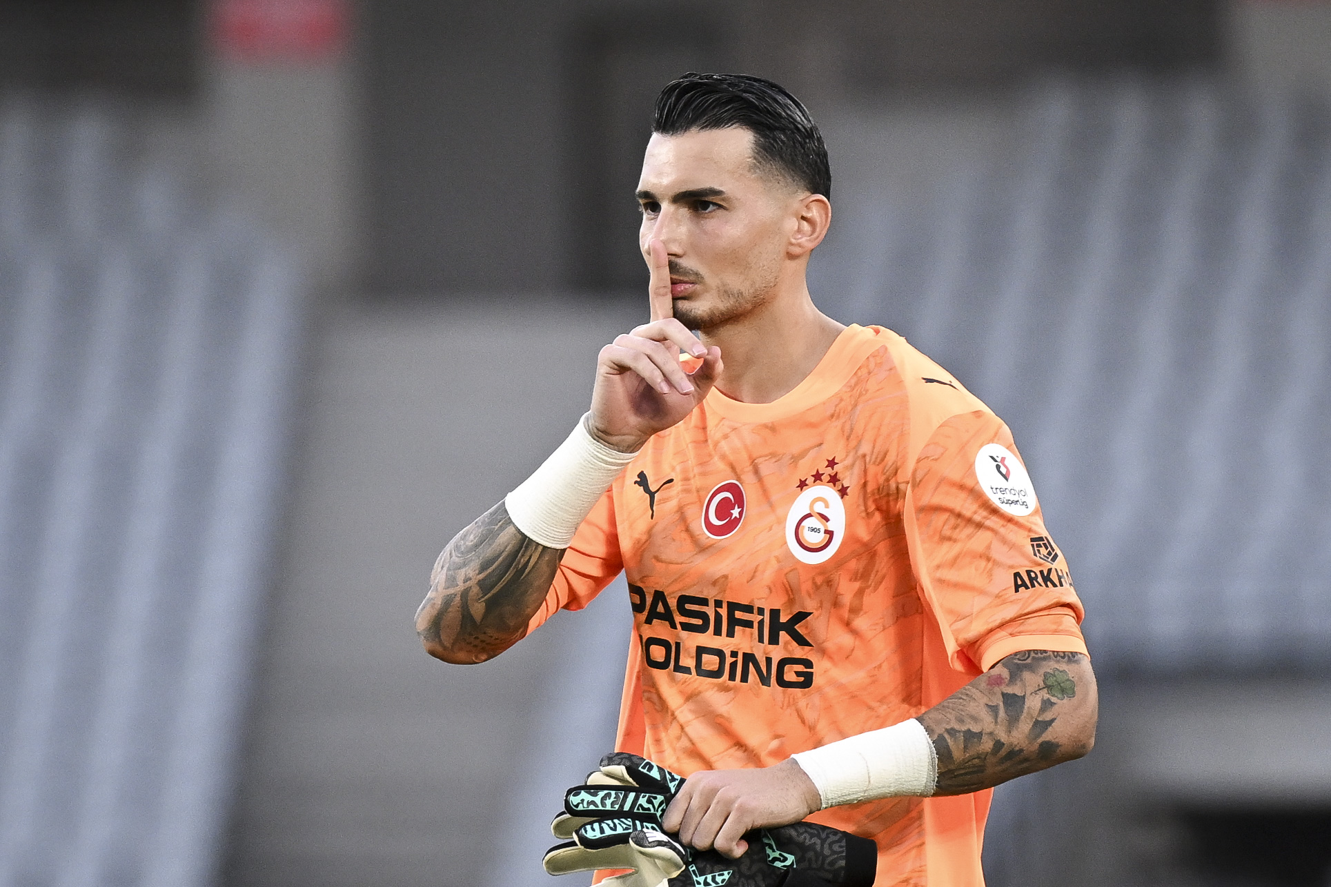 Galatasaray'ın Göztepe'yi ağırladığı maçın ilk 11'ine yazılan Uğurcan Çakır, karşılaşmada