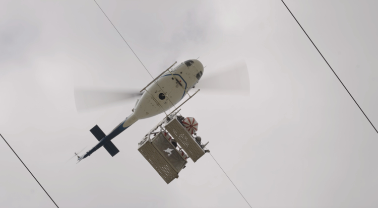 Giresun'da yüksek gerilim hatlarıyla ilgili çalışma yapan bir helikopter düştü.