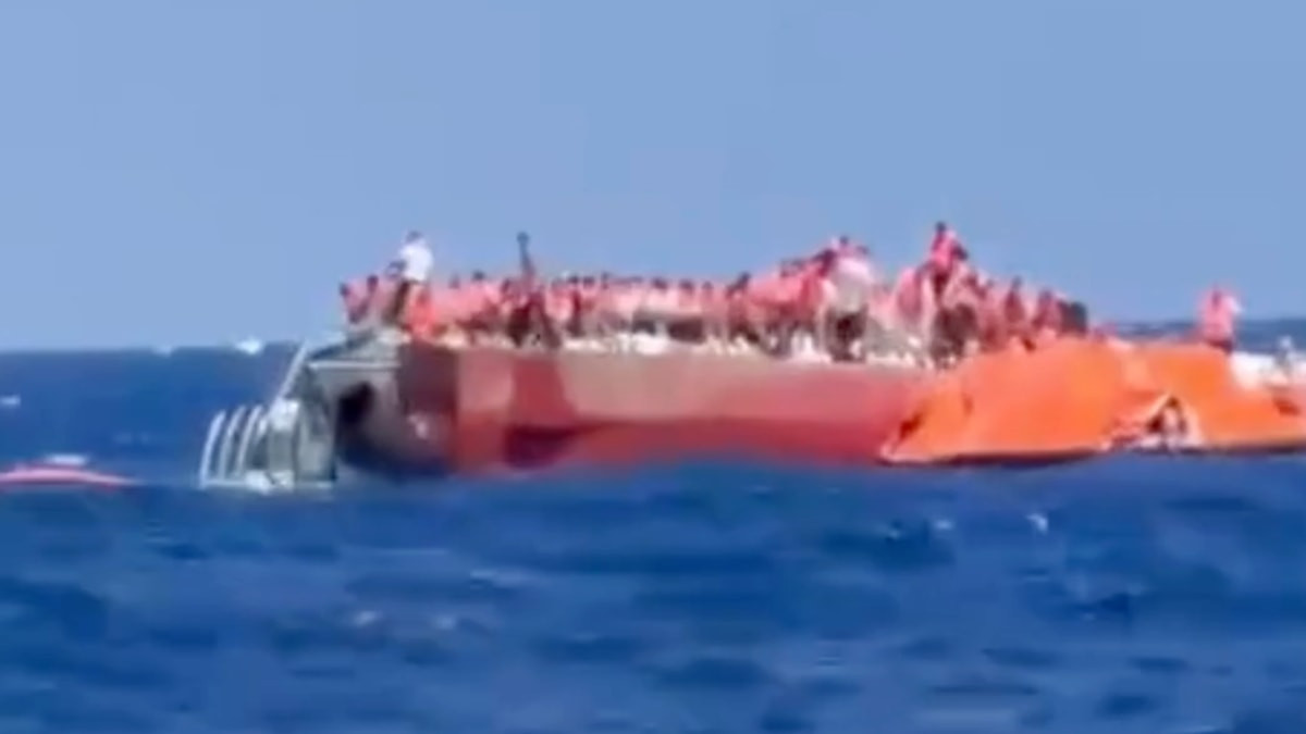 Yaklaşık 270 yolcu ve mürettebatın bulunduğu tahmin edilen hızlı yolcu