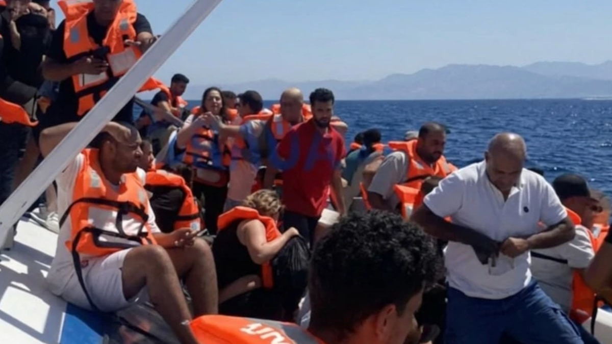 Girne'den Taşucu'na gitmek üzere hareket eden ve içinde mürettebat dahil