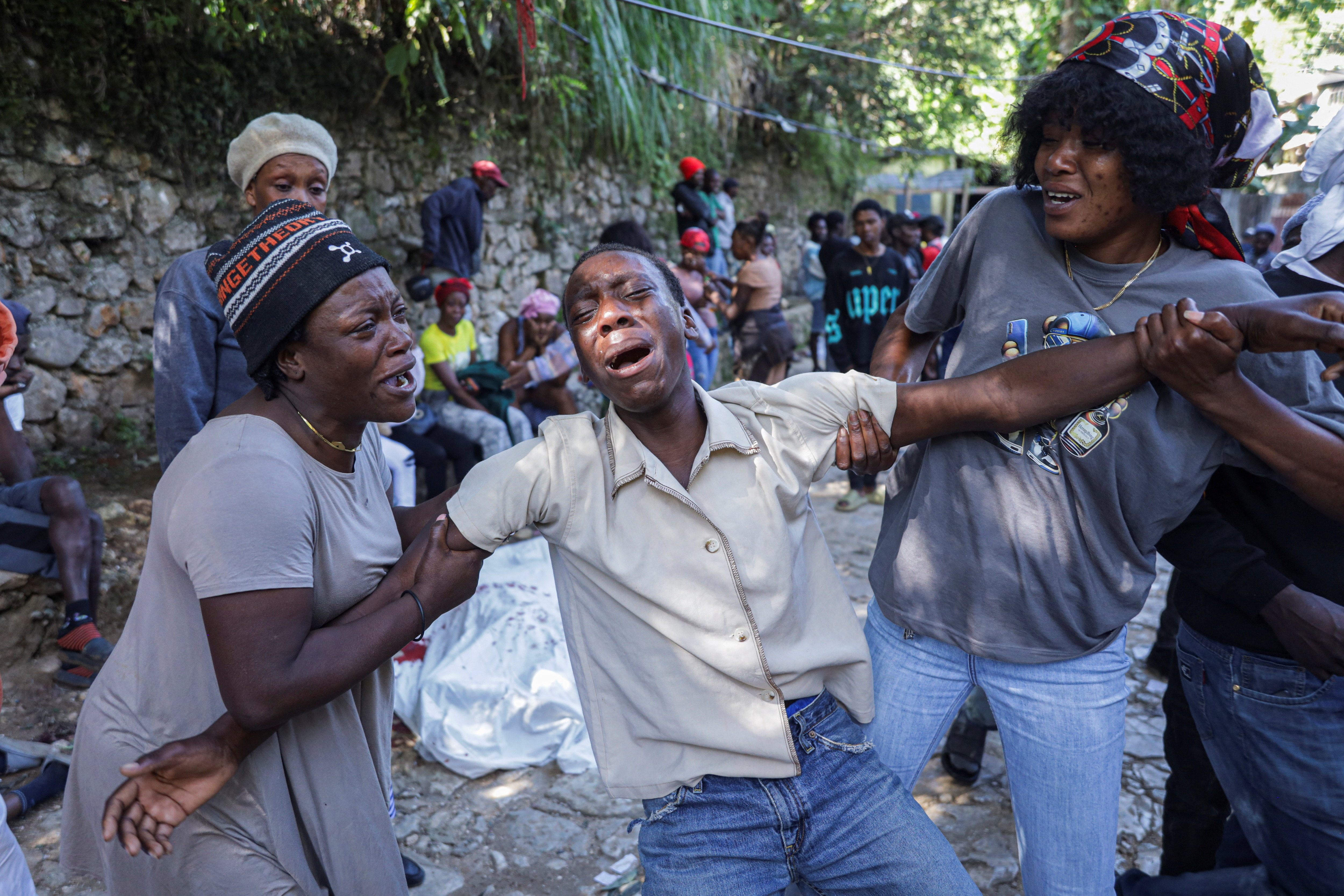 Haiti'nin başkenti Port-au-Prince'e hakim tepelerde bulunan Kenscoff bölgesine düzenlenen çete
