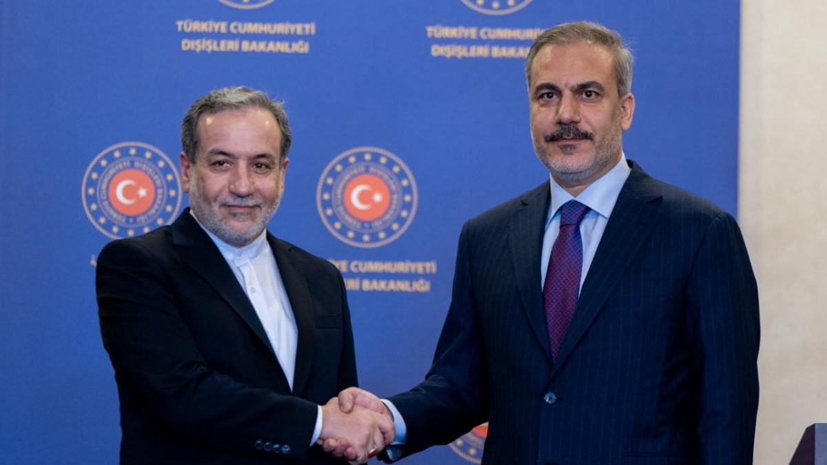 Dışişleri Bakanı Hakan Fidan, İranlı mevkidaşı Abbas Arakçi ile telefonda